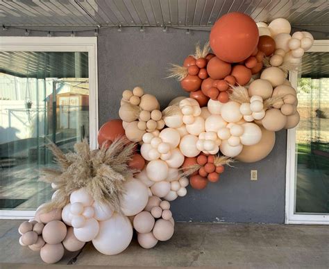 balloon arch with pampas grass